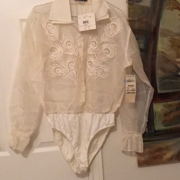 Ladies very elegant beautiful blouse - Picture 2 of 6